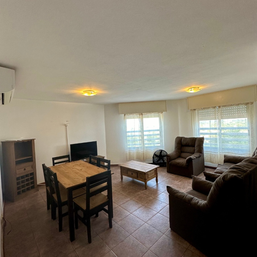 Apartamento de 2 Dormitorios frente a plaza Vella Vista