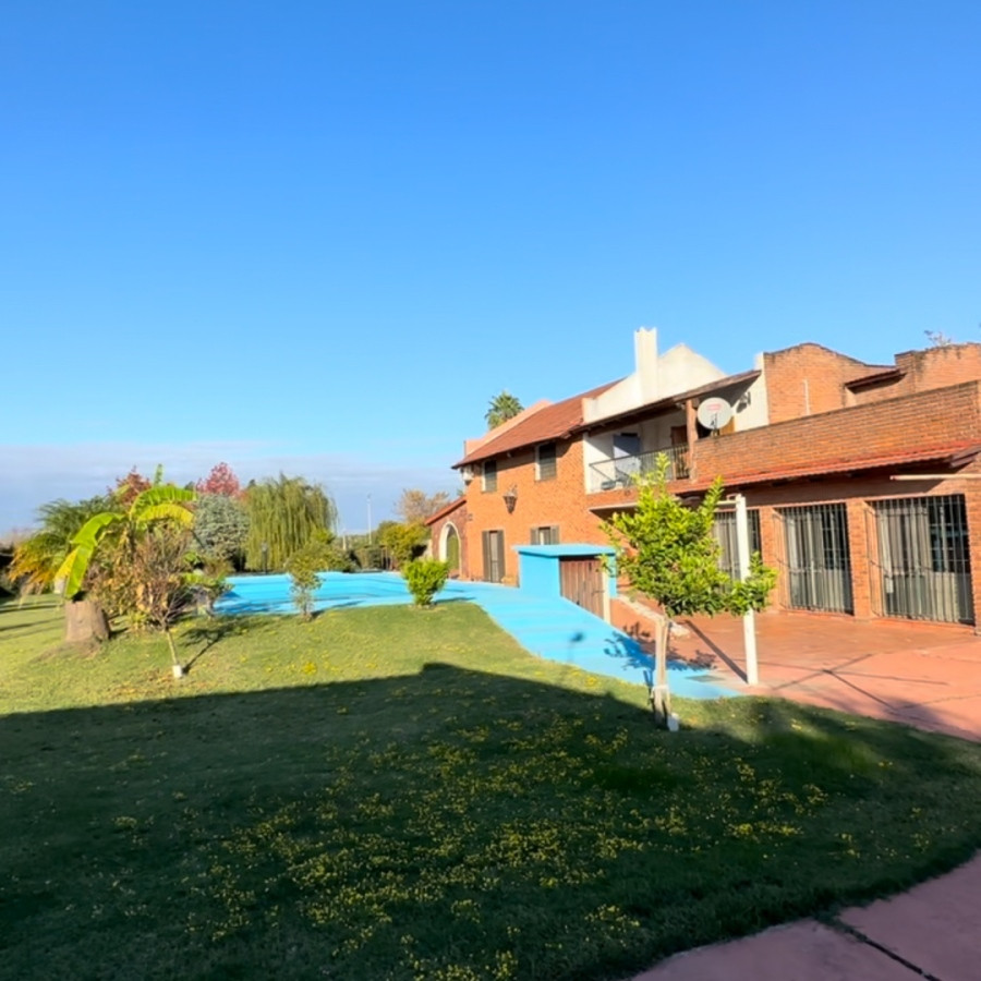 Exclusiva propiedad de 570 m2 en 3.000 m2 cuadrados de terreno