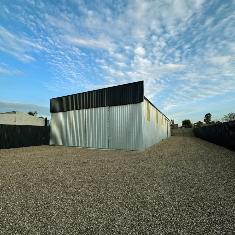 Galpón en alquiler de 330 m2 y 500 m2 de terreno