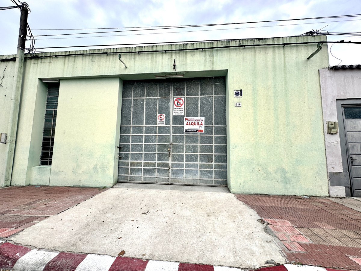 Alquiler Amplio Galpon de 163 m2 en Zona COMEPA