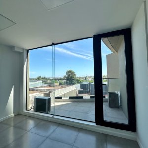 OFICINA EN LA TORRE DE LA DEFENSA