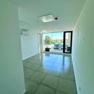 OFICINA EN LA TORRE DE LA DEFENSA