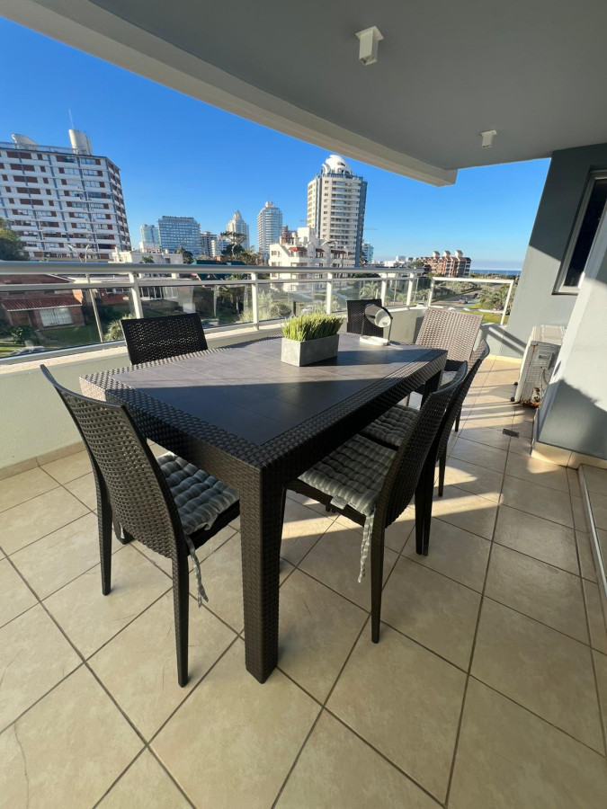 Apartamento Moderno En La Mejor Ubicación de Pde