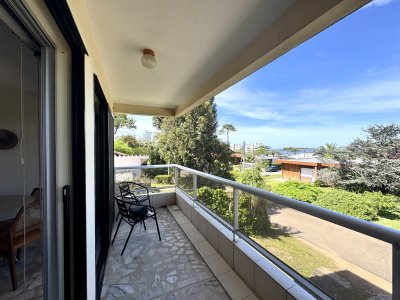 Departamento 2 dormitorios en Playa Mansa. Alquiler de verano