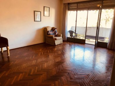 Vendo apartamento de 3 dormitorios en Ciudad Vieja