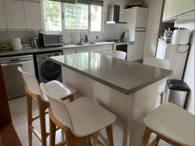 Alquilo apartamento, 3 dormitorios, 2 baño,  Barrio Buceo