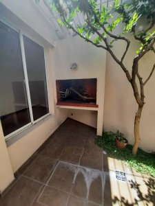 Venta Apartamento 2 Dormitorios, patio interno con parrillero, estufa, Parque Rodó