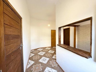 Vendo apartamento tipo casa, 2 dormitorios, patio, Buceo 