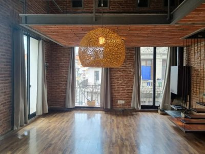 Vendo Apartamento, 2 Dormitorios, 2 Baños, Garage Doble, Barrio Ciudad Vieja