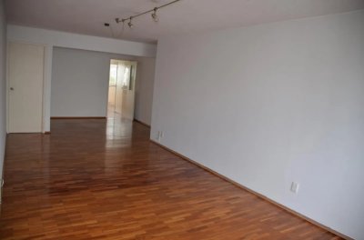 Alquilo apartamento de 3 dormitorios y garage fijo en Punta Carretas
