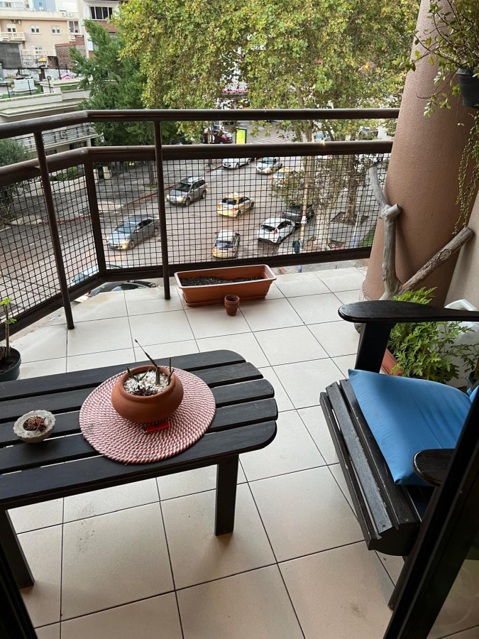 Alquilo Apartamento, 2 Dormitorios, 2 baños, Garage Fijo, Barrio Punta Carretas