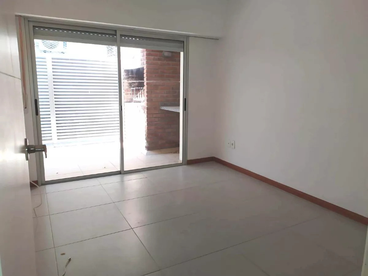 Alquilo apartamento, 2 dormitorios, 1 baño,  Barrio Pocitos
