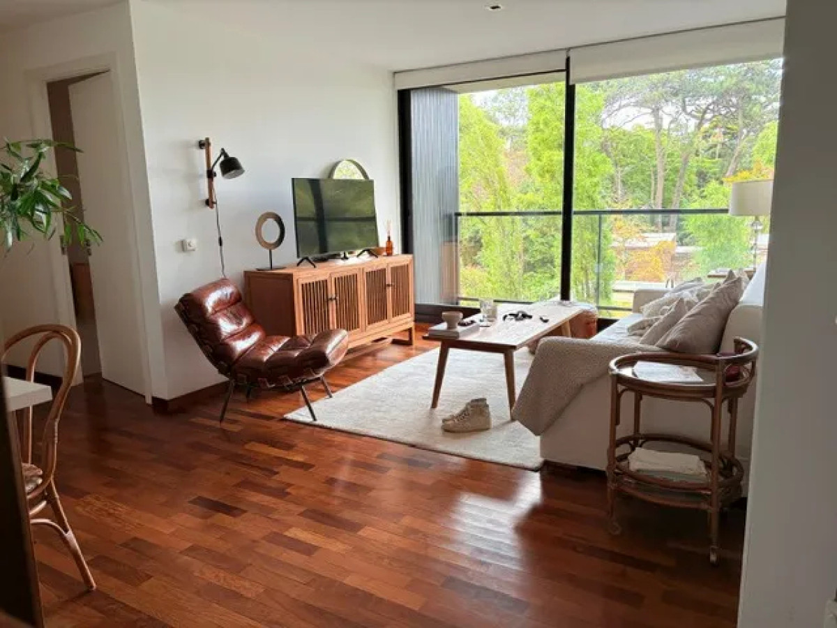 Alquilo apartamento de 2 dormitorios con piscina y garage en Carrasco