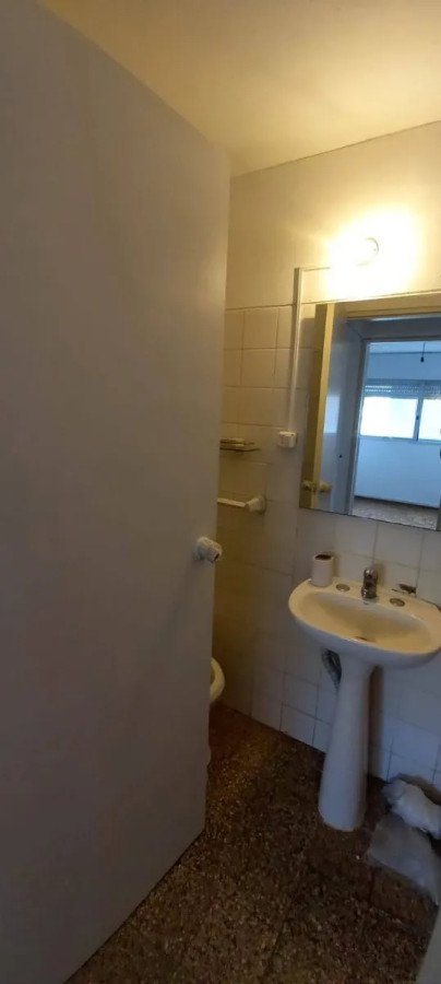 Alquilo apartamento, 2 dormitorios, 1 baño,  Barrio Aguada