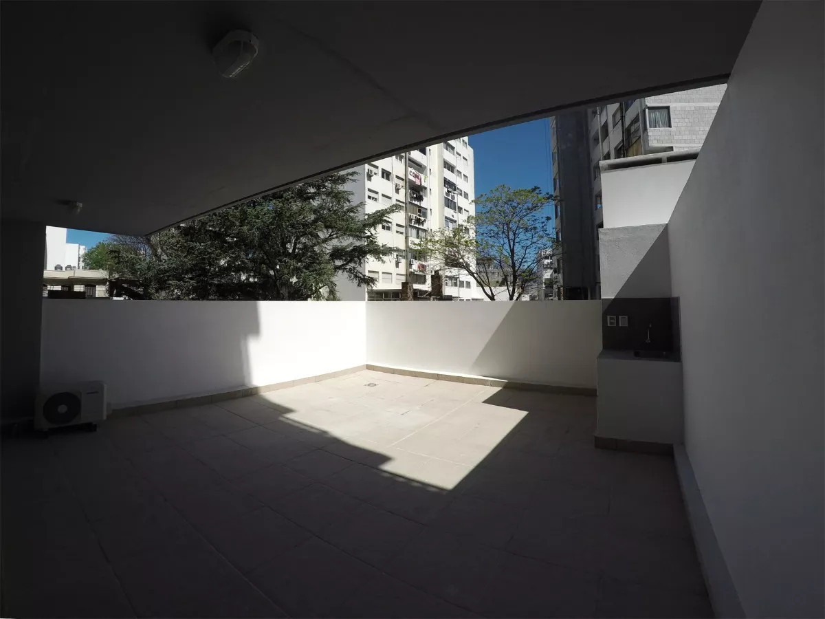 Alquilo Apartamento, 1 dormitorio, Garage, Patio, Barrio Pocitos
