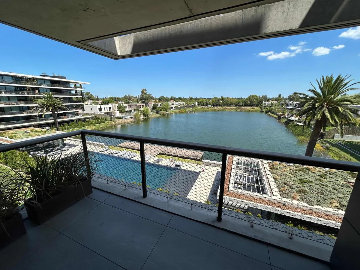Alquilo apartamento, 2 dormitorios, 2 baños, Garaje barrio Parque Miramar