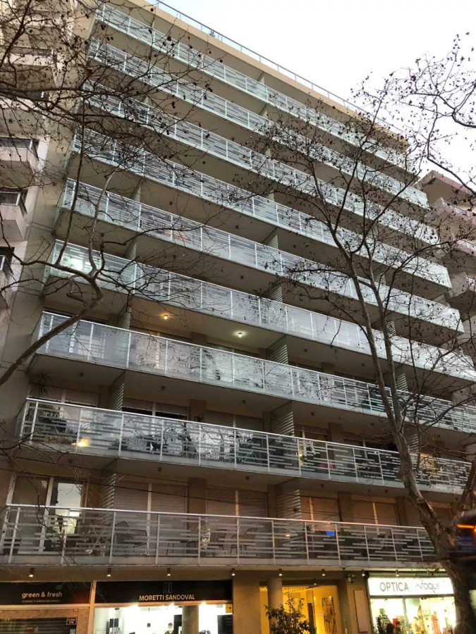 Alquilo apartamento amoblado de 1 dormitorio en Pocitos, Montevideo.