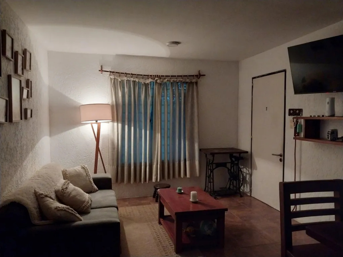 Venta apartamento 2 dormitorios con patio y fondo en Lezica 