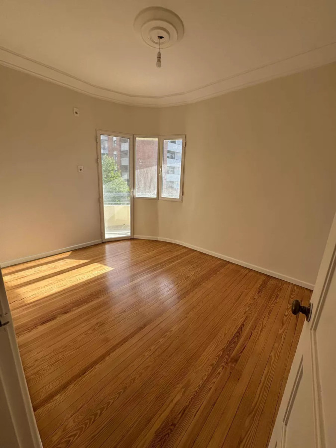 Alquilo apartamento de 3 dormitorios y 2 baños en zona Aguada 