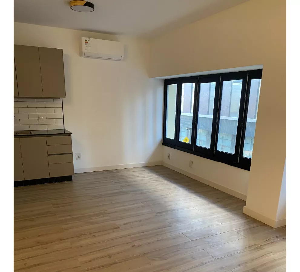 Alquilo Amplio Monoambiente, 1 baño,  Barrio Ciudad Vieja