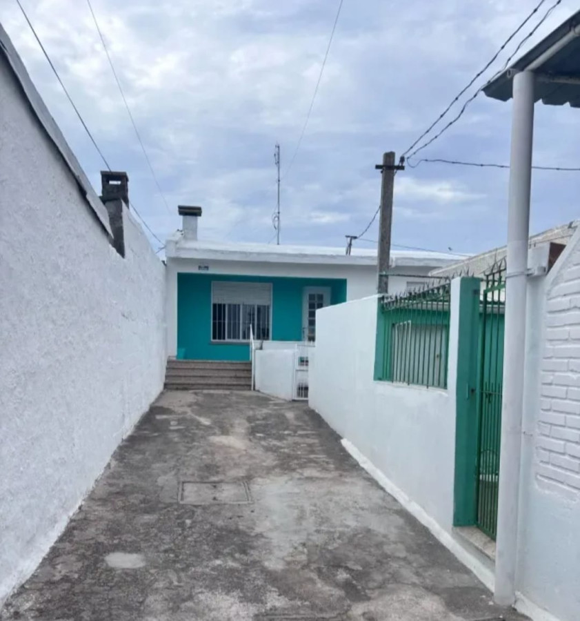 Alquiler Casa 3 Dormitorios, patio con parrillero, Cochera, Jardines del Hipódromo