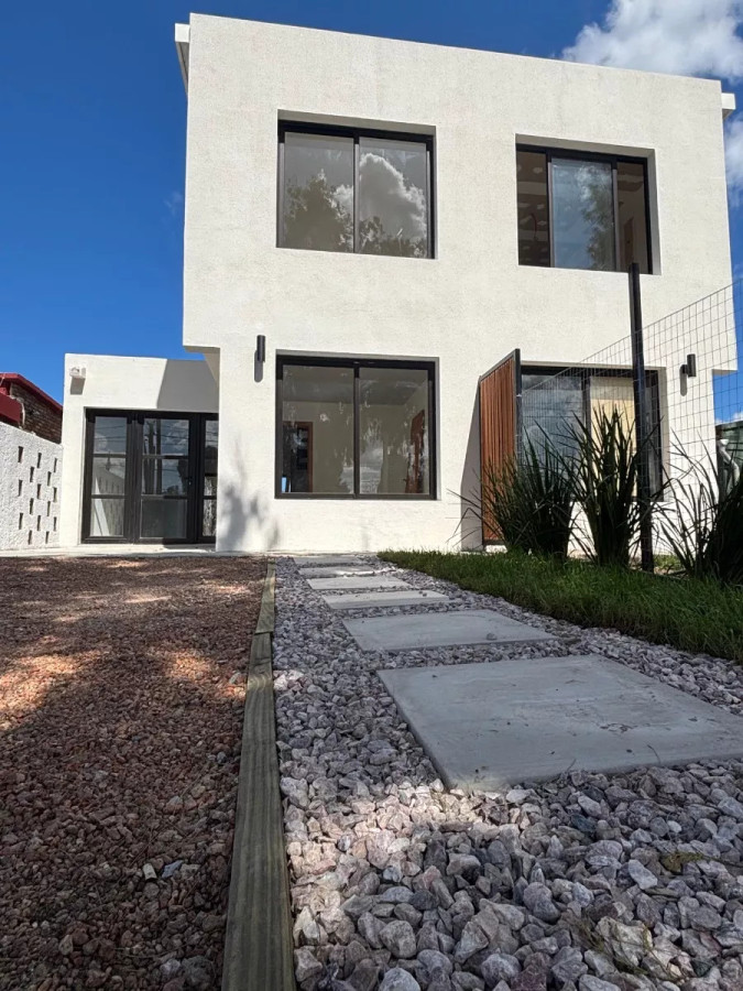 Venta casa 3 dormitorios Shangrila sur 