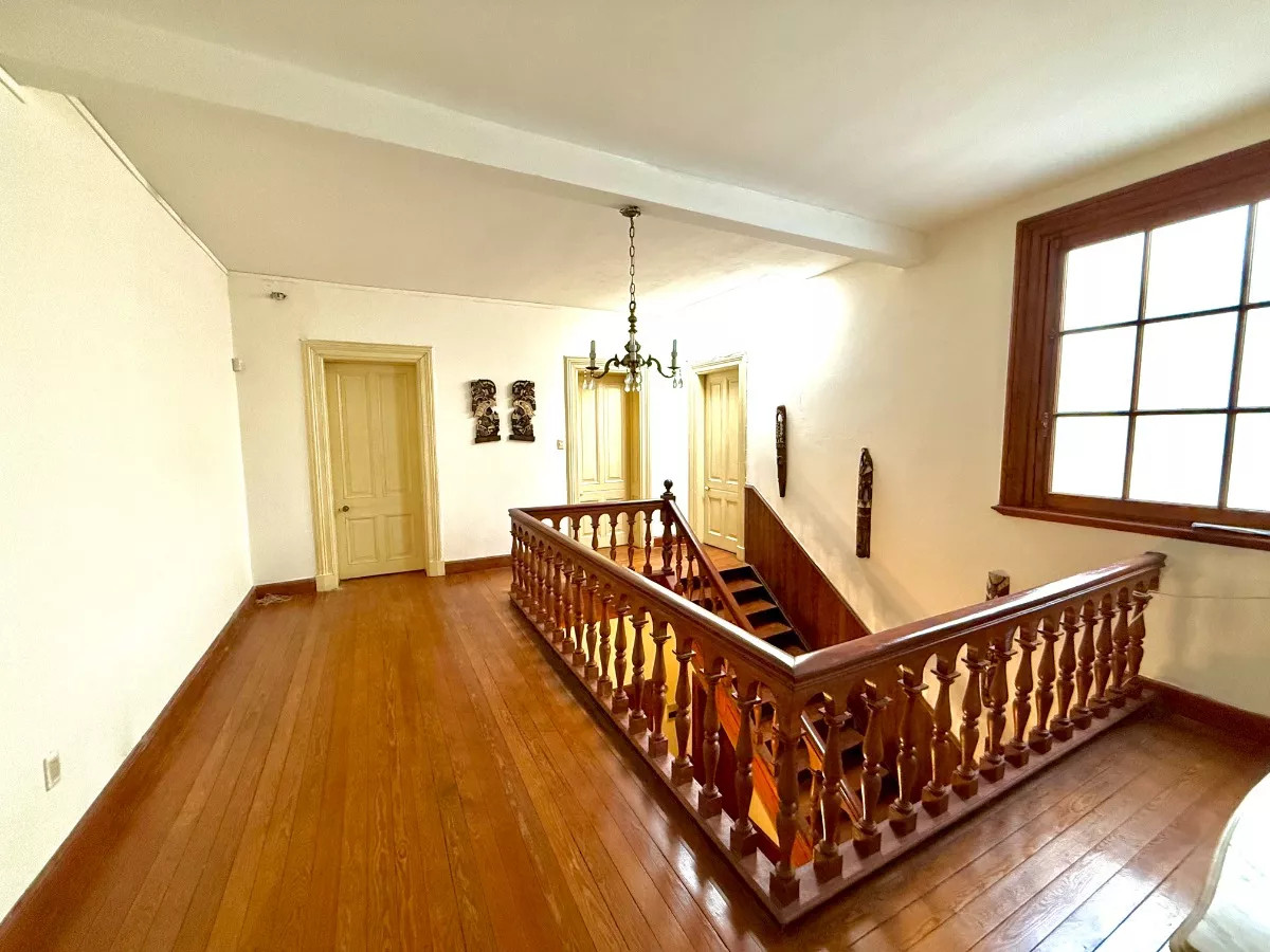 Vendo casa de 5 dormitorios en zona de Bella Vista 