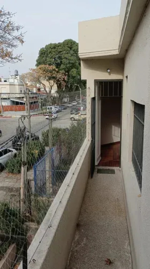 Alquiler Casa de altos,  3 Dormitorios, 2 Baños, Terraza, Buceo