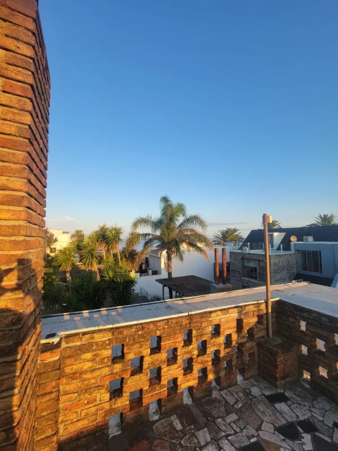 Alquiler Casa PH 3 Dormitorios, 2 Baños, con parrillero, azotea y vista al Mar, Punta Gorda