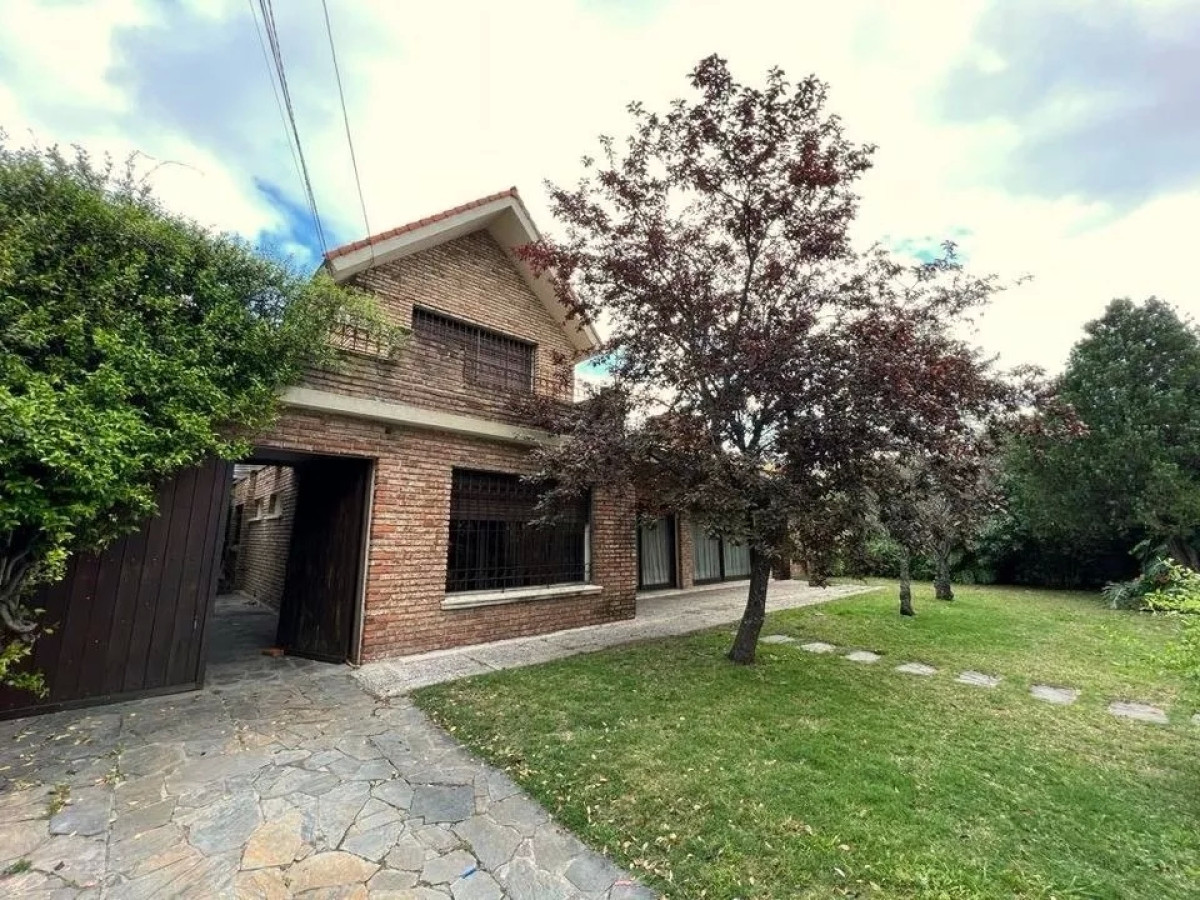 Alquiler Casa 5 dormitorios Carrasco Sur