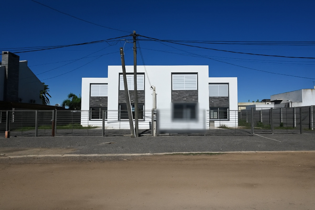 Alquilo casa de 2 dormitorios y 2 baños en Pando