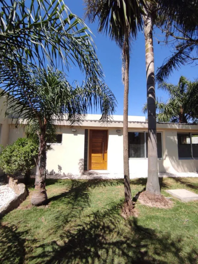 Alquilo casa a estrenar de 3 dormitorios y 2 baños en Parque de Solymar 