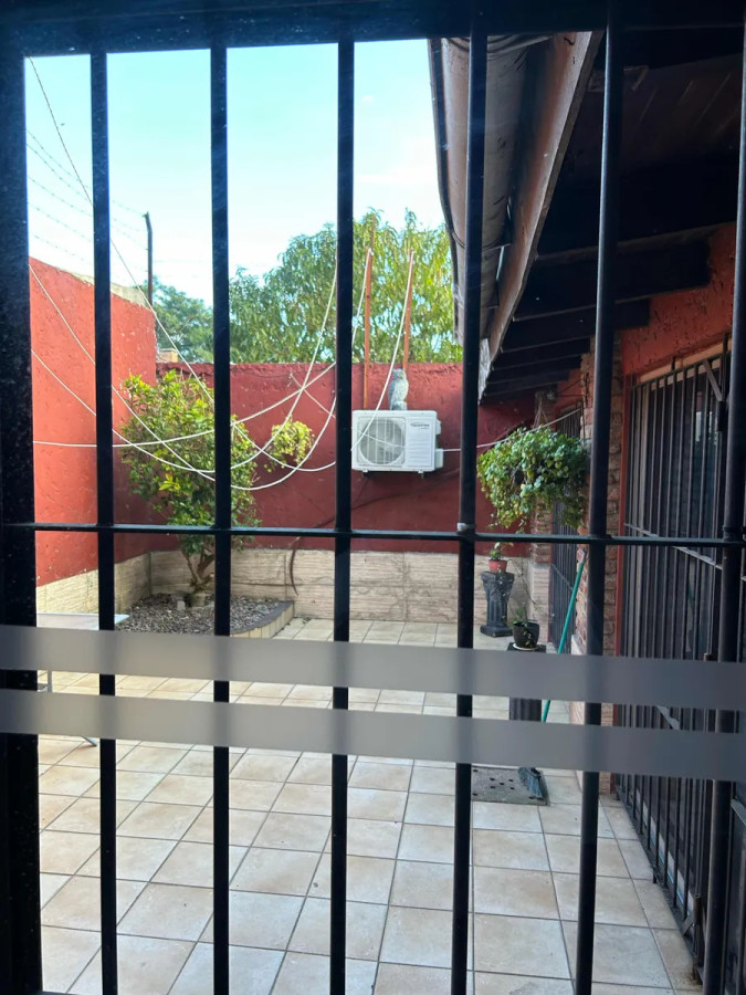 Vendo casa 3 dormitorios en Pérez Castellano con garage y barbacoa!