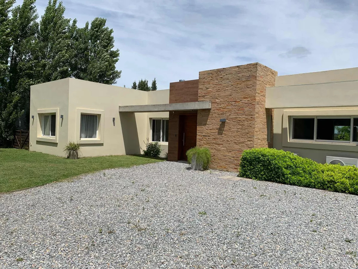 Venta casa Colinas de Carrasco 3 dormitorios Piscina Barbacoa