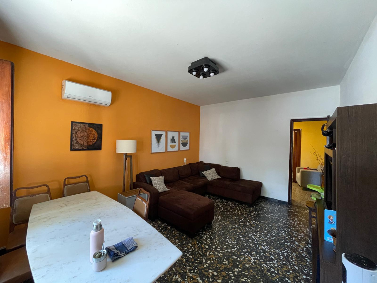Venta Casa 2 Dormitorios, 1 baños, Parrillero, Patio interno, Lavero La Blanqueada 