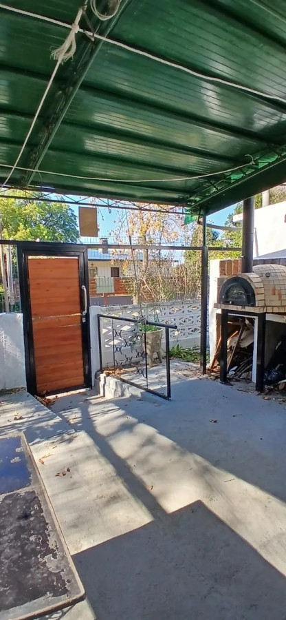 Alquiler Casa 2 Plantas, 3 Dormitorios, 2 Baños, Parrillero, Santiago Vázquez 
