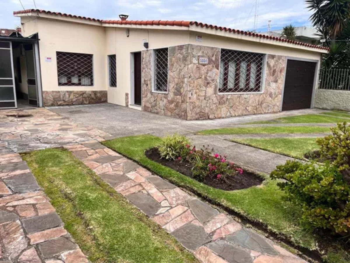 Venta Casa 3 Dormitorios, 2 baños, Piscina, Barbacoa, Malvin