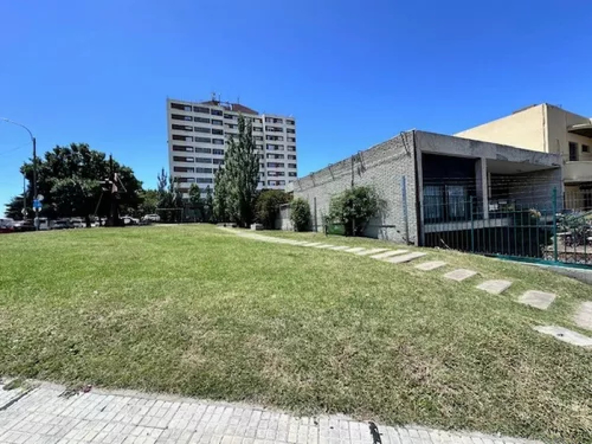 Casa en Venta con 4 habitaciones, La blanqueada