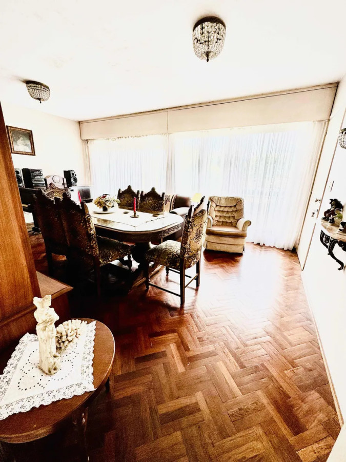 Alquilo casa 3 dormitorios en Malvín con cochera