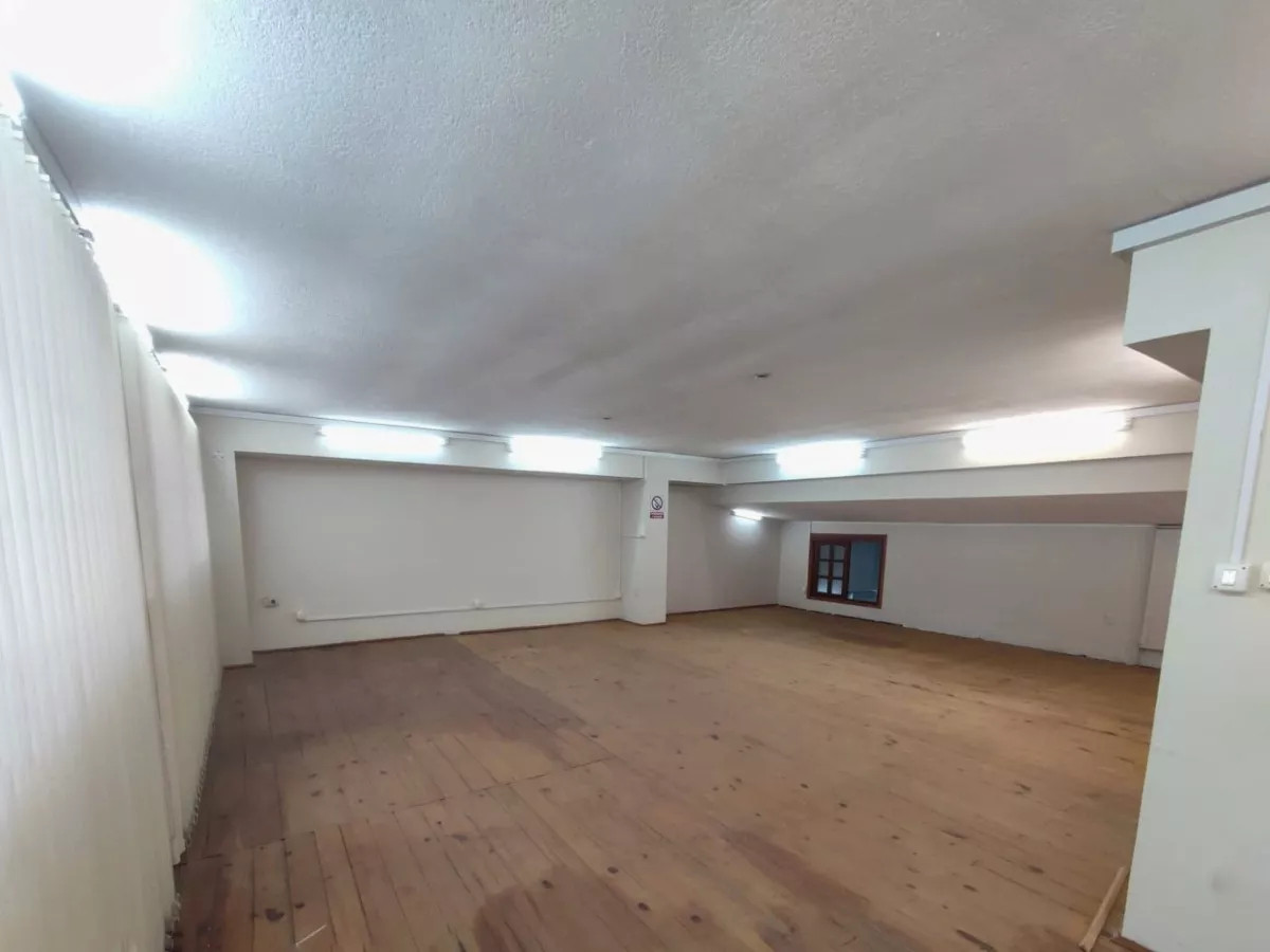 Vendo casa y galpon en Brazo Oriental, Montevideo.