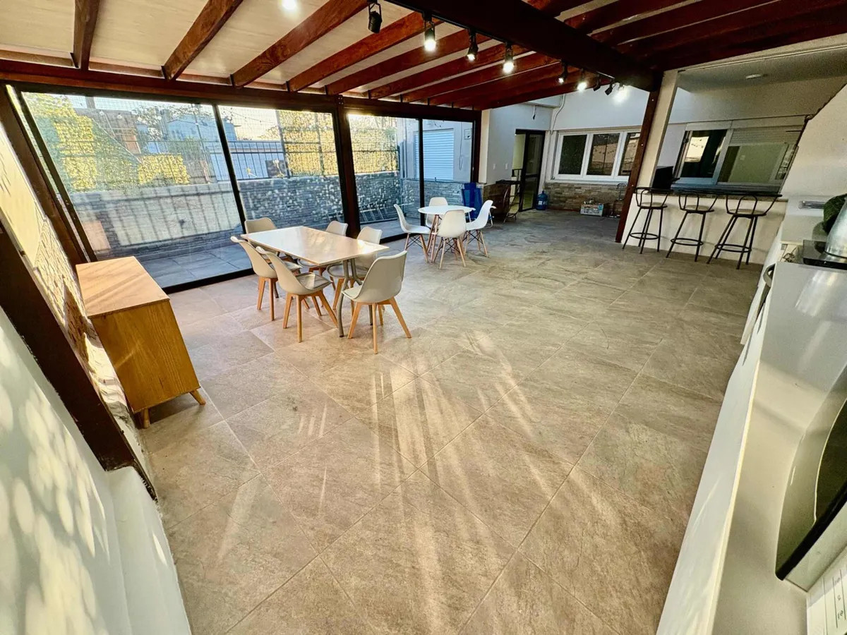 Vendo Casa mas Oficina, 4 Habitaciones , 4 Baños, Barrio Jacinto Vera
