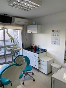 Alquilo clínica odontológica en el centro, Montevideo.