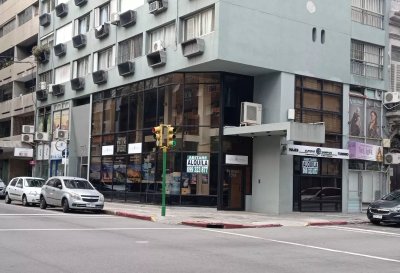 Vendo local comercial 2 pisos Centro