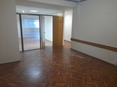 Vendo local comercial ubicado sobre 18 con garage, Centro