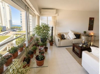 APARTAMENTO EN VENTA CON VISTA AL MAR 3 DORMITORIOS