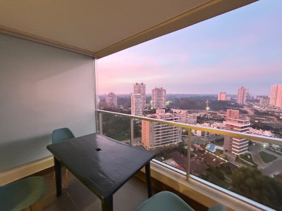 Venta apartamento dos dormitorios Punta del Este playa Brava edificio Wind Tower vista al mar
