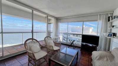 Apartamento 2 dormitorios Punta del Este vista a la Brava