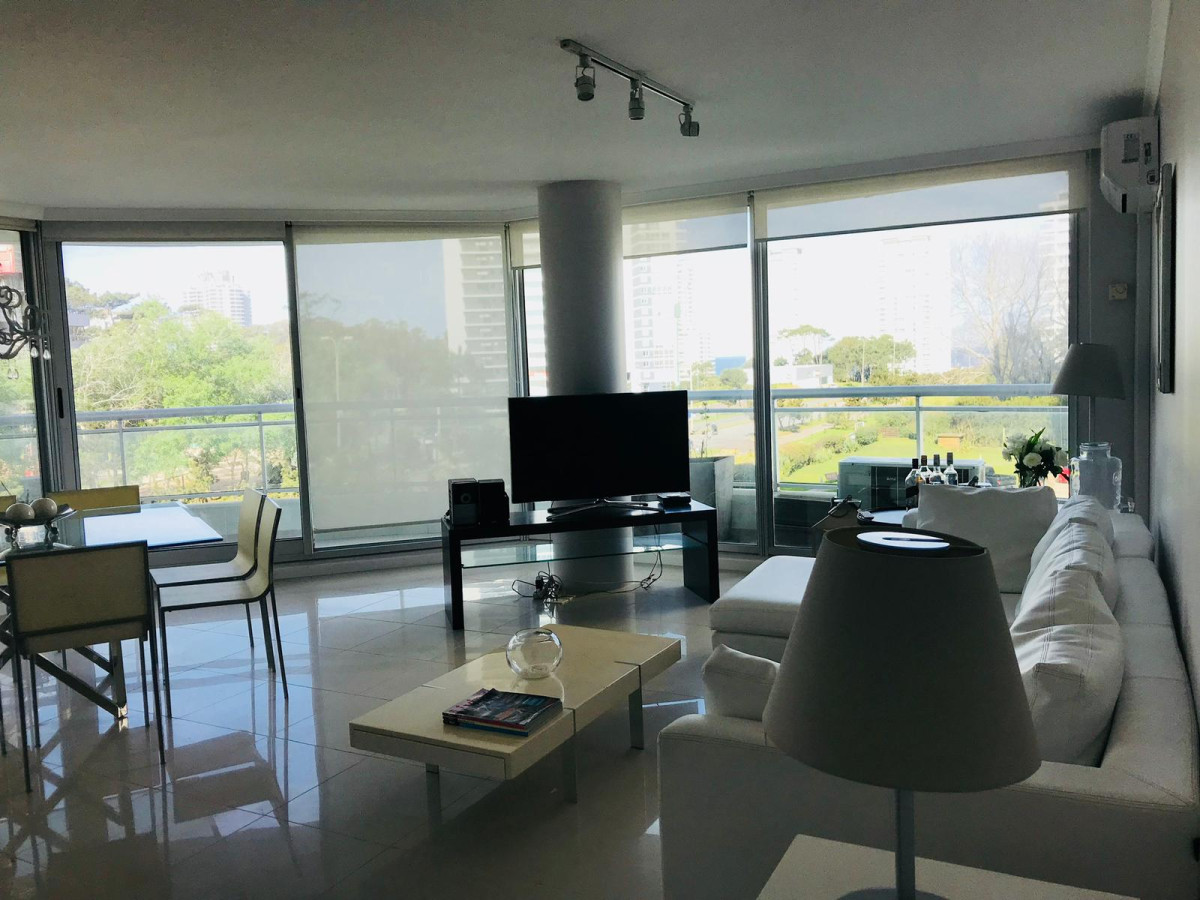 Venta apartamento 3 dormitorios mas dependencia Punta del Este
