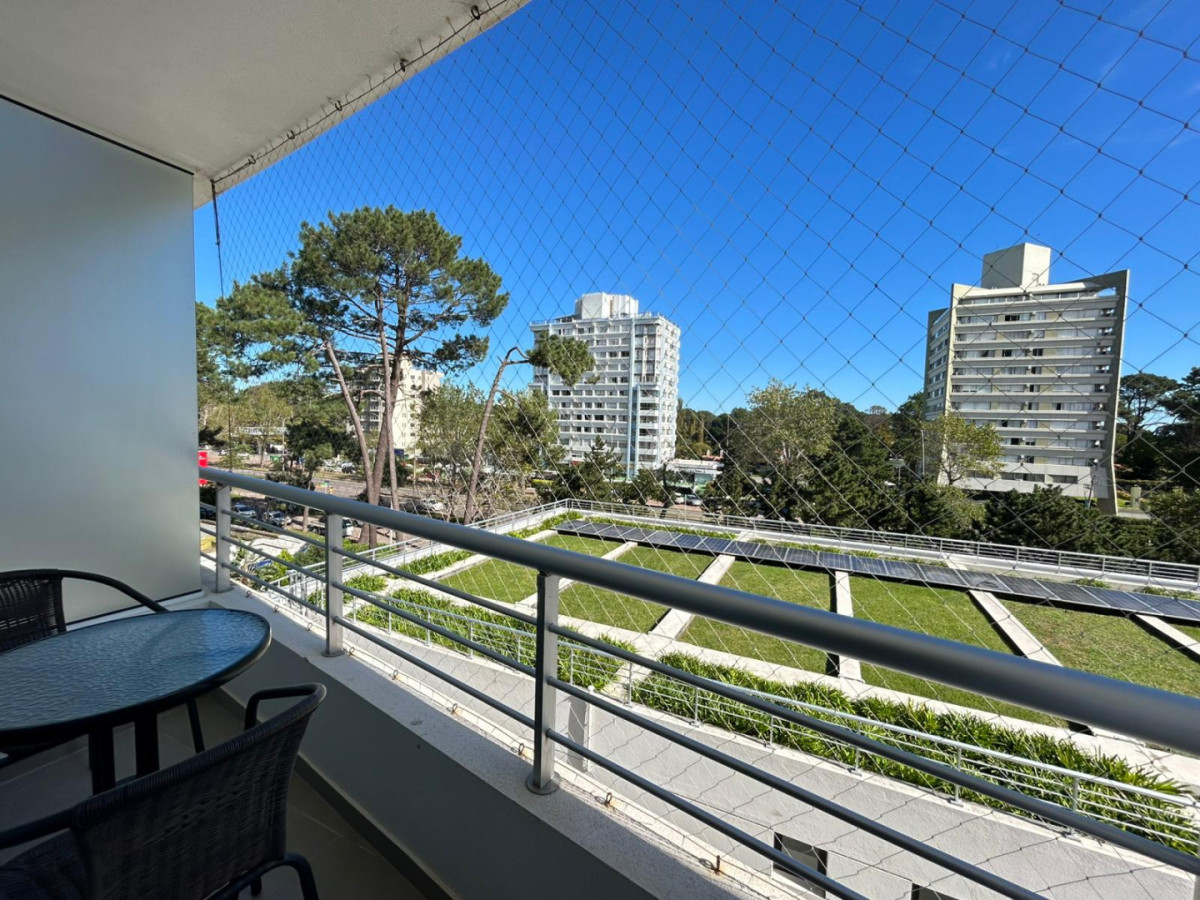 Alquiler apartamento dos dormitorios Punta del Este Roosevelt edificio Greenlife