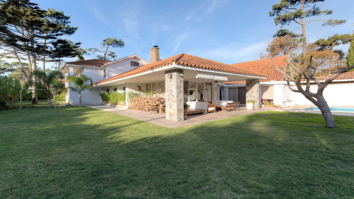 Venta casa 5 dormitorios 4 baños Mansa